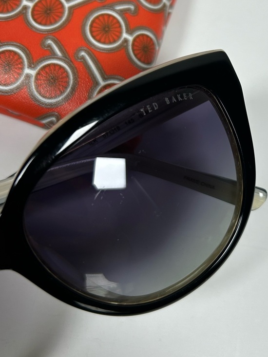 Ted Baker Polarized Classic Cat Eye Sunglasses with Case 57 - 18  145 main image 13